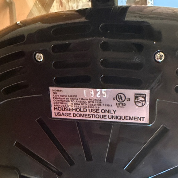 Philips Glossy Black Air Fryer - Picture 4 of 7